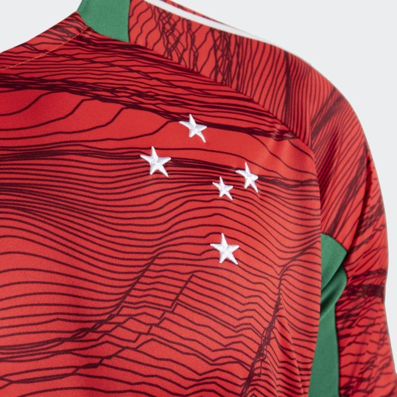 Camisa principal de goleiro, vendida por R$ 279,99 no site da Adidas