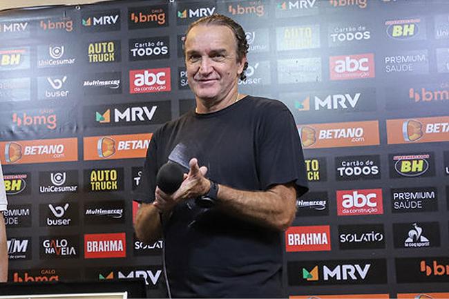 Cuca já havia recebido homenagem do clube no último sábado