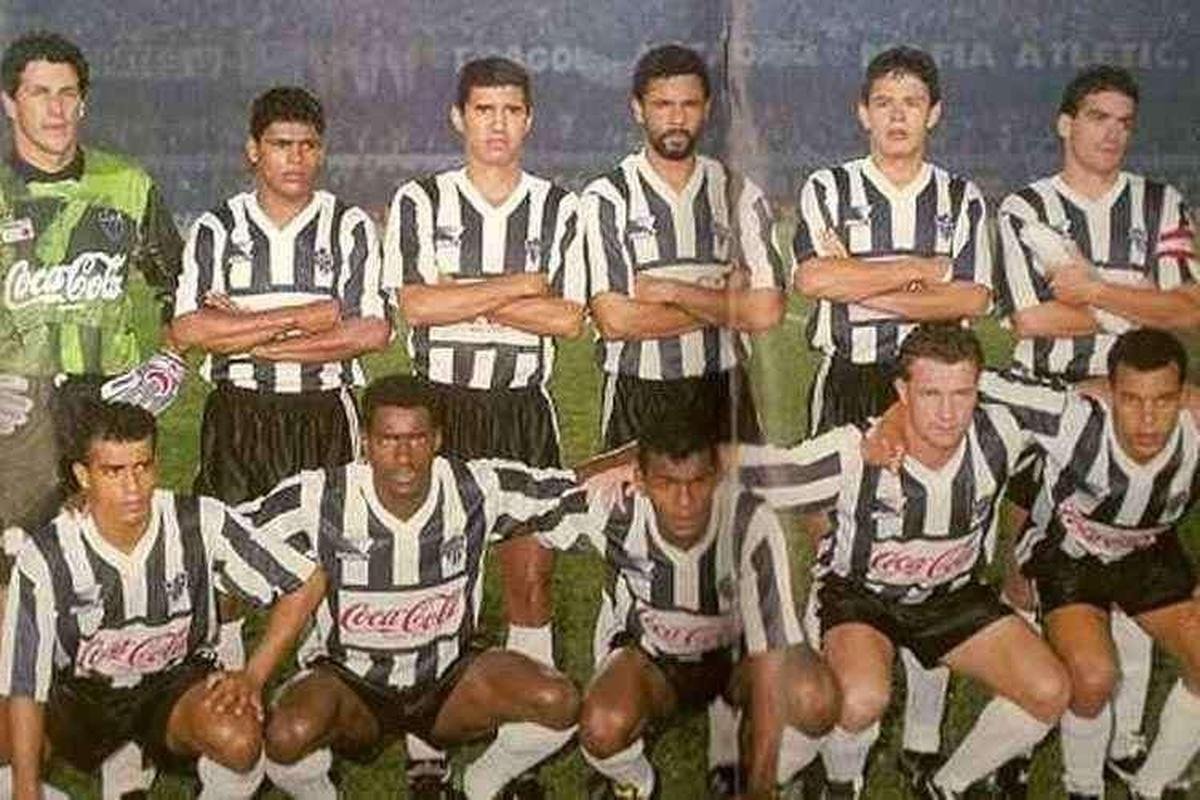 Copa Conmebol (1992) - O primeiro ttulo internacional da histria do Atltico foi conquistado em 23 de setembro de 1992. Naquele ano, o Galo decidiu o ttulo da Copa Conmebol com o Olmpia, do Paraguai. No jogo de ida, vitria alvinegra por 2 a 0, no Mineiro, com gols de Negrini. Na volta, a derrota por 1 a 0 no Defensores del Chaco no tirou a taa do Atltico, comandado pelo tcnico Procpio Cardoso