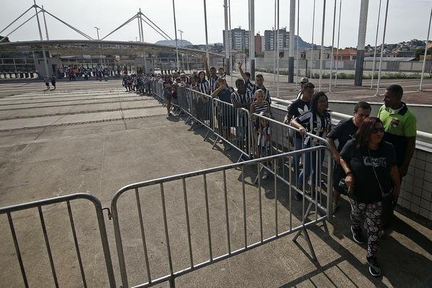 Fotos da vitória do Botafogo sobre o Atlético, por 2 a 1, no Engenhão, pela 18ª rodada do Brasileiro