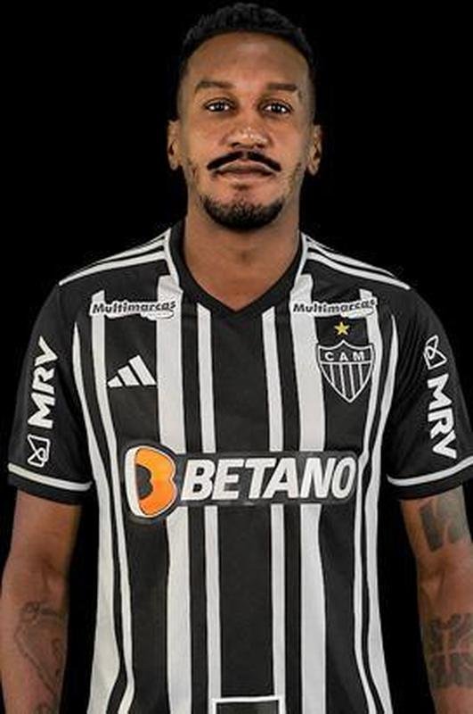 Edenilson (meio-campista)