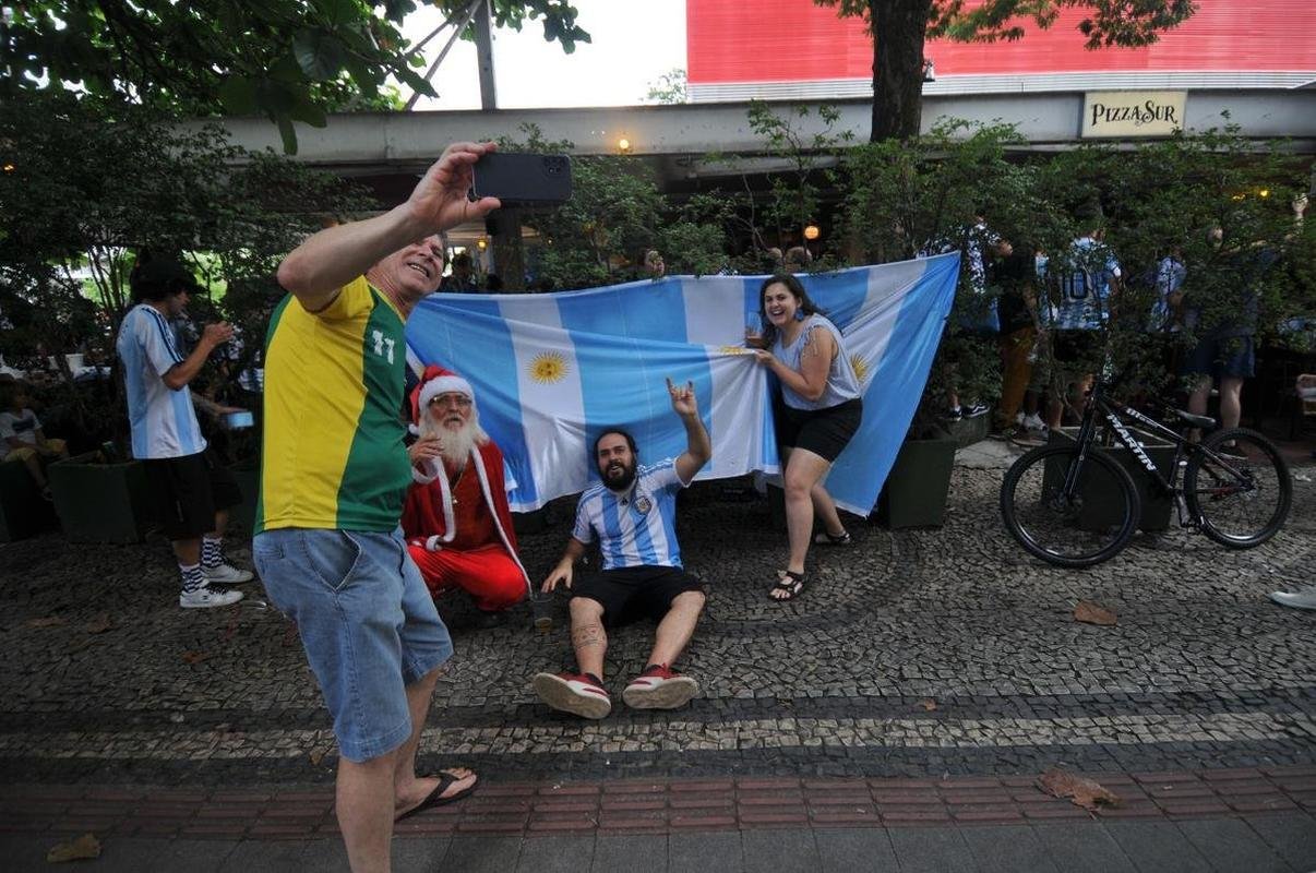 No restaurante Pizza Sur, em Belo Horizonte, comunidade argentina acompanhou a final da Copa do Mundo diante da Frana