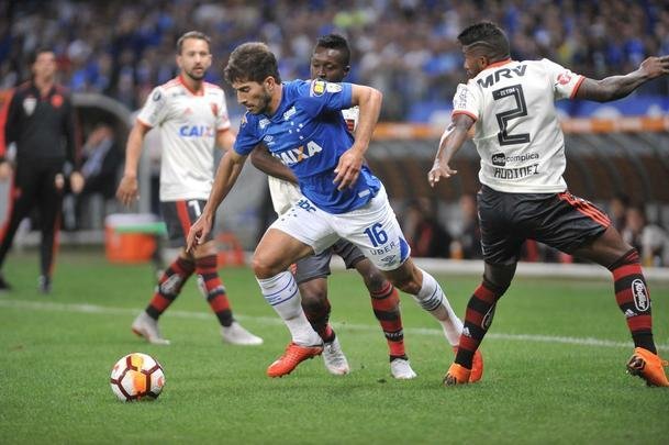 Fotos do primeiro tempo do duelo entre Cruzeiro e Flamengo, no Mineiro, pelas oitavas de final da Libertadores