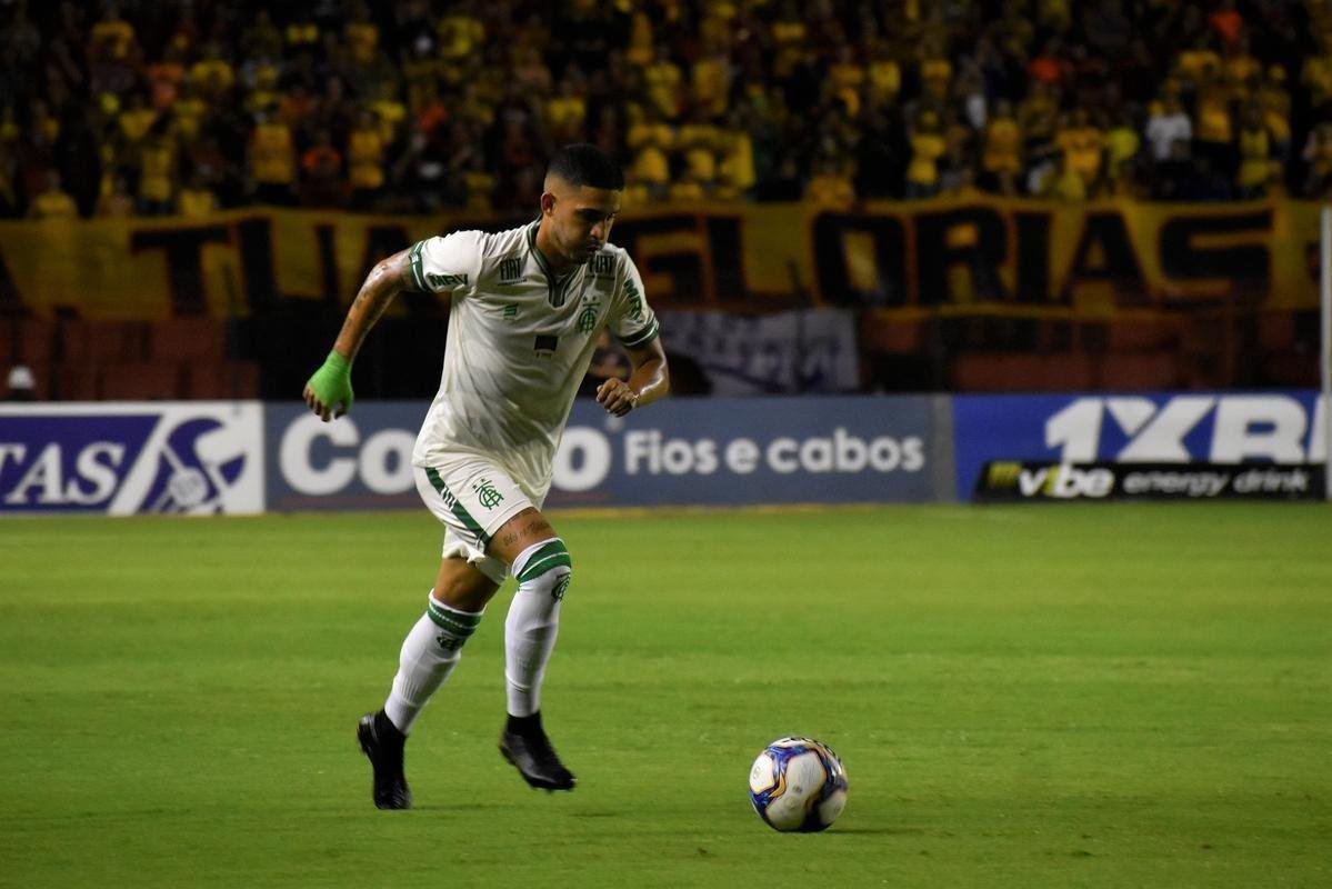 Fotos do duelo entre Sport e Amrica, disputado na Ilha do Retiro, no Recife, pela 23 rodada da Srie B do Brasileiro