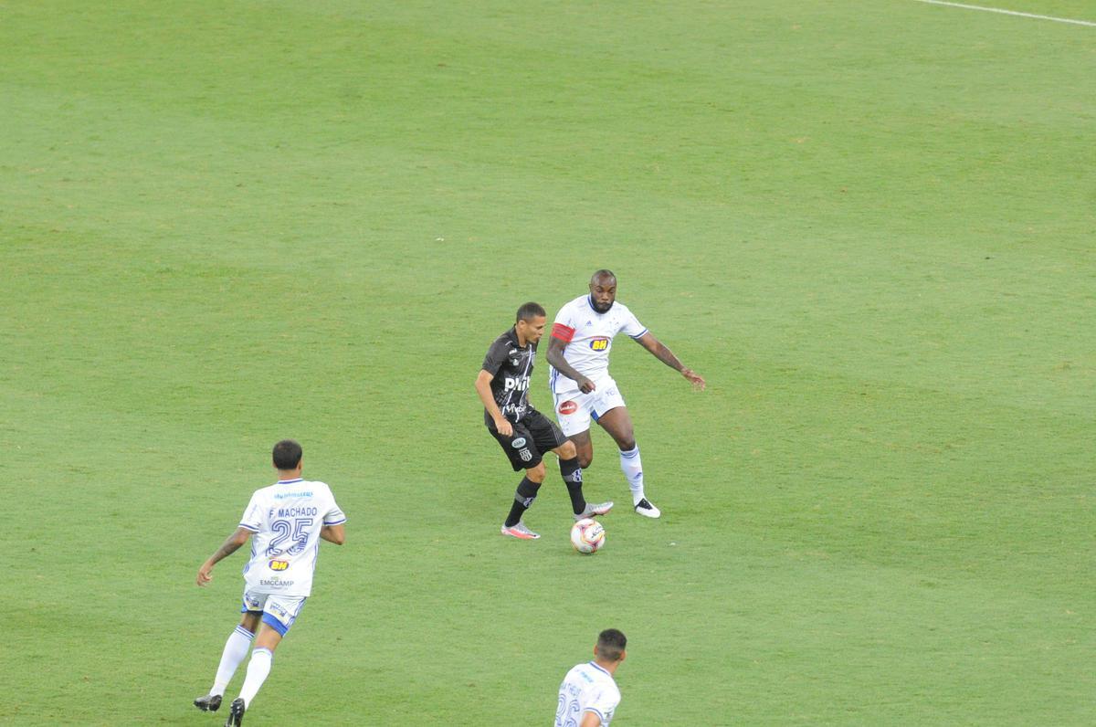 Fotos do jogo entre Cruzeiro e Ponte Preta, no Mineiro, em Belo Horizonte, pela 12 rodada da Srie B do Campeonato Brasileiro