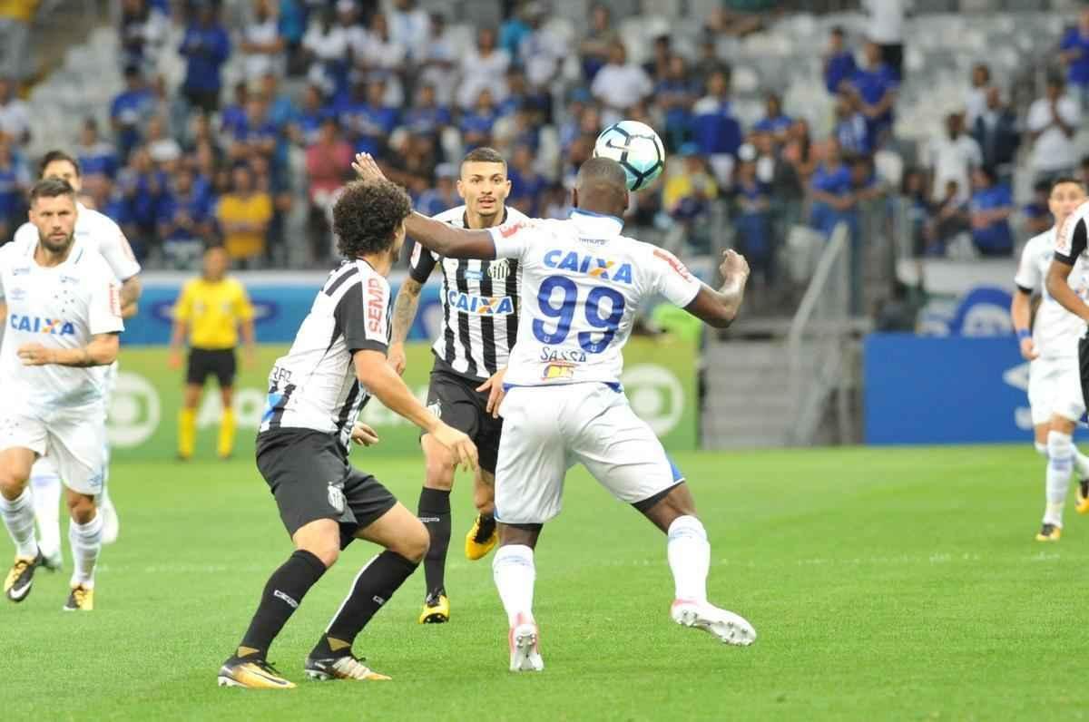 Imagens da torcida e da partida entre Cruzeiro e Santos, no Mineiro