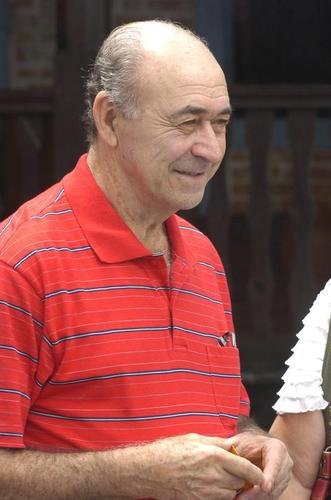 Ilton Chaves, ex-jogador e técnico de América, Atlético e Cruzeiro, morreu em BH aos 84 anos nesta quinta-feira (27/5/2021). Ele foi o treinador que mais comandou a Raposa: em 389 partidas, conquistou 213 vitórias, empatou 89 vezes e teve 87 derrotas, com aproveitamento de 62,38%.