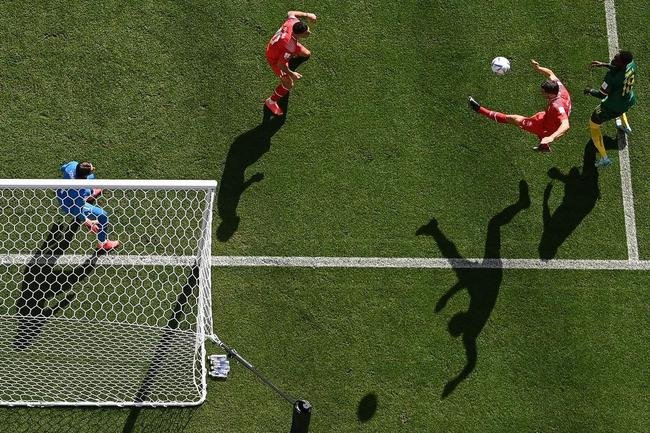 Pela primeira rodada do Grupo G da Copa do Mundo, Sua e Camares se enfrentam no Estdio Janoub, em Al-Wakra