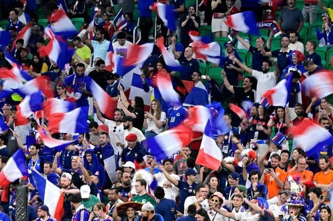 Torcedores no Estdio Al Thumama, em Doha, para o duelo entre Frana e Polnia, pelas oitavas de final da Copa do Mundo.