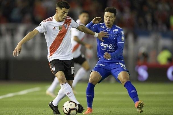 Fotos do primeiro tempo do duelo entre River Plate e Cruzeiro, no Monumental de Nez, em Buenos Aires, pela ida das oitavas de final da Copa Libertadores