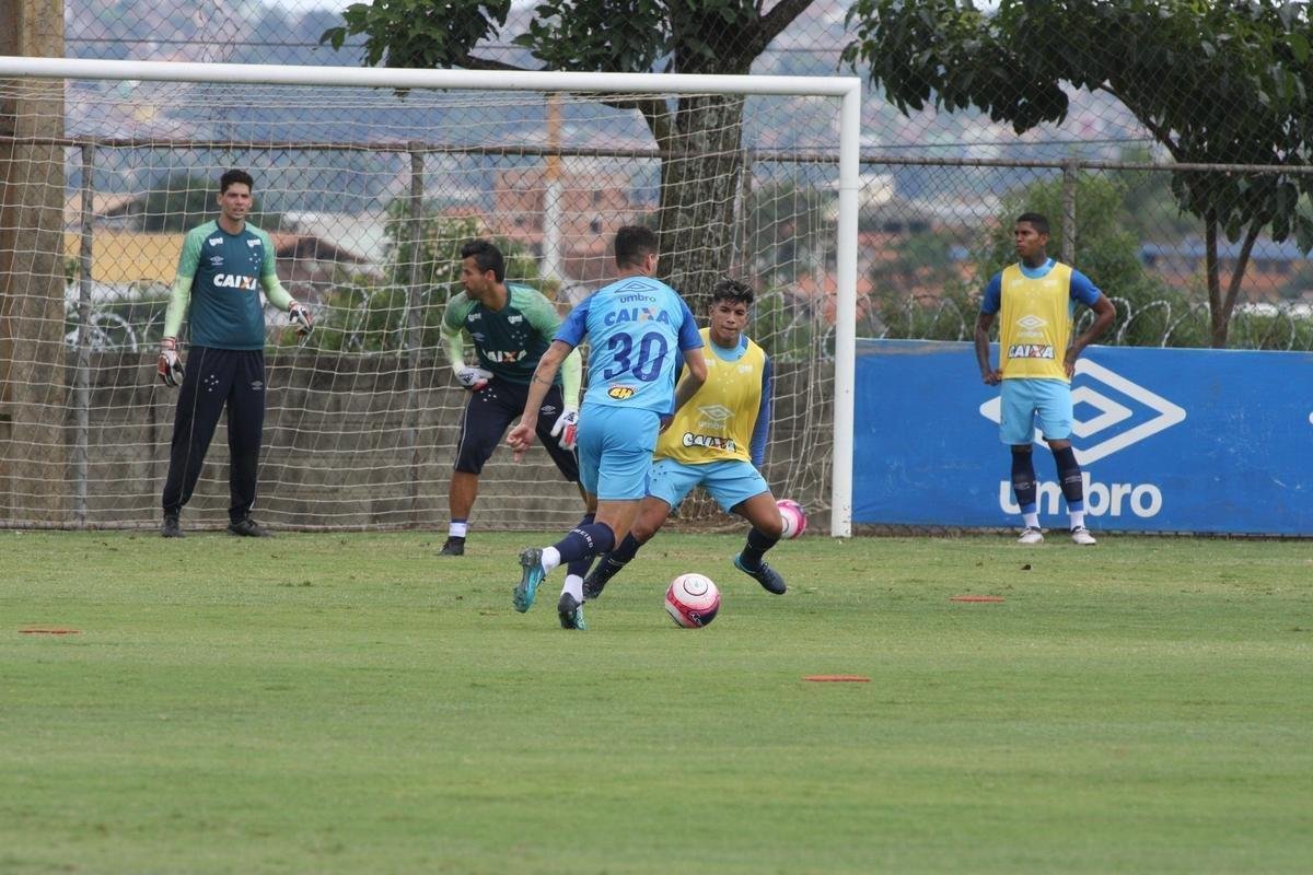 Imagens do treino do Cruzeiro nesta segunda-feira, 19 de fevereiro, na Toca da Raposa II