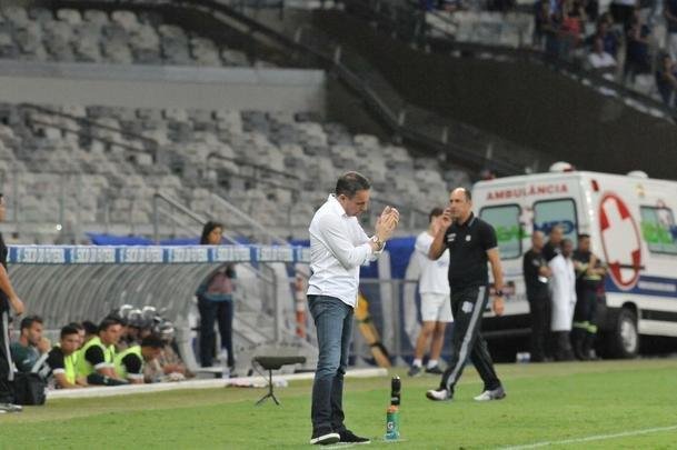 Veja as reaes do tcnico Paulo Bento na estreia pelo Cruzeiro, no duelo contra o Figueirense