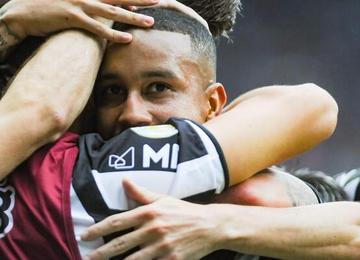 Nathan Silva (contra) abriu o placar para os visitantes, mas Hulk e Jair buscaram a virada para o Galo ainda no primeiro tempo no Mineirão