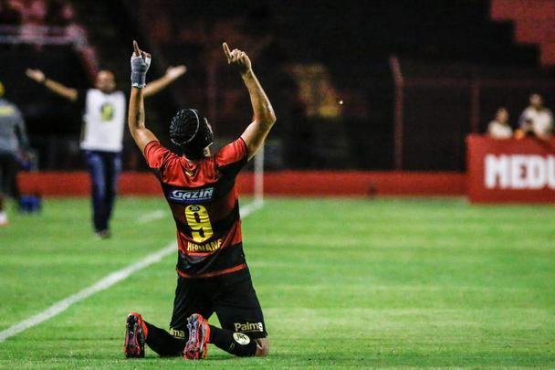 O Sport recebeu o Retrô FC em jogo adiantado da 5ª rodada do Campeonato Pernambucano. A partida marcou a estreia da Ilha do Retiro na temporada 2020