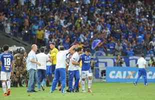 Depois da classificao diante do Palmeiras, jogadores e torcida do Cruzeiro festejaram no Mineiro a passagem  final da Copa do Brasil