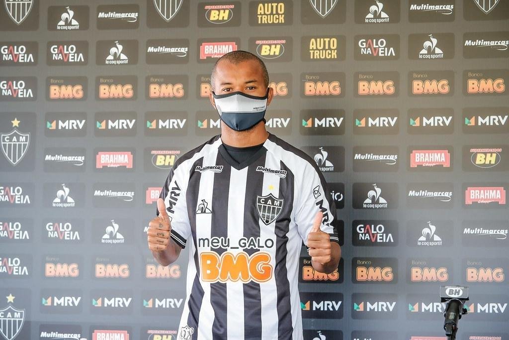 Mariano - O lateral-direito voltou ao Atltico depois de 12 anos. Em 2008, ele era titular da equipe, mas foi demitido aps ser flagrado em uma balada ao lado do lateral-esquerdo Calisto e do meia-atacante Lenlson s vsperas de um jogo contra o Palmeiras, fora de casa. Eles rescindiram o contrato com o clube, que j era comandado por Alexandre Kalil. Antes de chegar ao Galo, Mariano defendeu o Cruzeiro. Em 2007, foram 19 partidas.