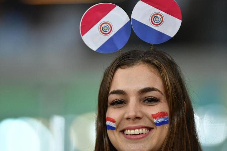 Torcedores na partida entre Argentina e Paraguai, no Mineiro, pela Copa Amrica
