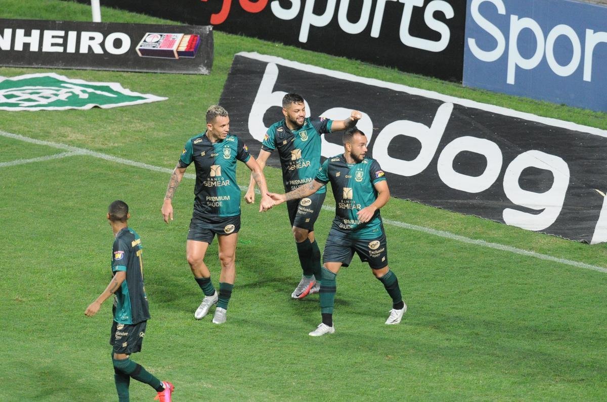 Fotos do jogo entre Amrica e Sampaio Corra, no Independncia, em Belo Horizonte, pela 27 rodada da Srie B do Campeonato Brasileiro