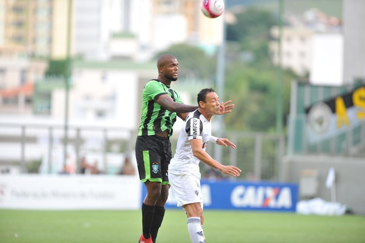 Imagens do primeiro tempo do clssico entre Amrica e Atltico, no Independncia