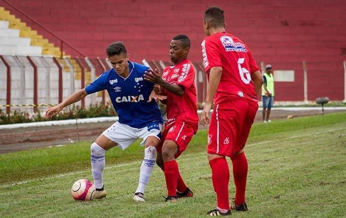 Lucas Soares, lateral-direito. Foi relacionado, mas no chegou a atuar com Mano Menezes