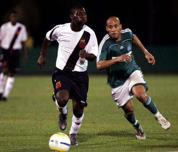 Enílton - Jogou no Atlético em 2003. Foi para o Palmeiras em 2006.