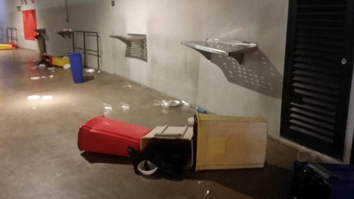 Imagens dos estragos causados por torcedores no Mineiro