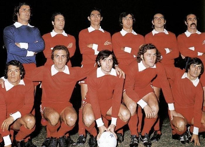 Independiente-ARG (1972) - Nenhum time fez mais pontos que o 'Rei de Copas' Independiente-ARG na primeira fase da Copa Libertadores de 1972. Na fase semifinal (tambm em grupos), os argentinos deixaram para trs So Paulo e Barcelona de Guayaquil-EQU. A final foi contra o Universitario-PER e consagrou o tricampeonato.