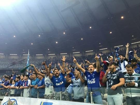 Torcida do Cruzeiro durante a partida contra o Internacional, no Mineirão, pela semifinal da Copa do Brasil