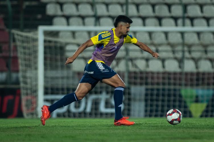 Cruzeiro treinou na Arena do Jacaré, em Sete Lagoas, local do jogo desta quinta, 19h, contra o Operário-PR, pela 24ª rodada da Série B do Brasileiro; veja imagens da atividade comandada pelo técnico Vanderlei Luxemburgo