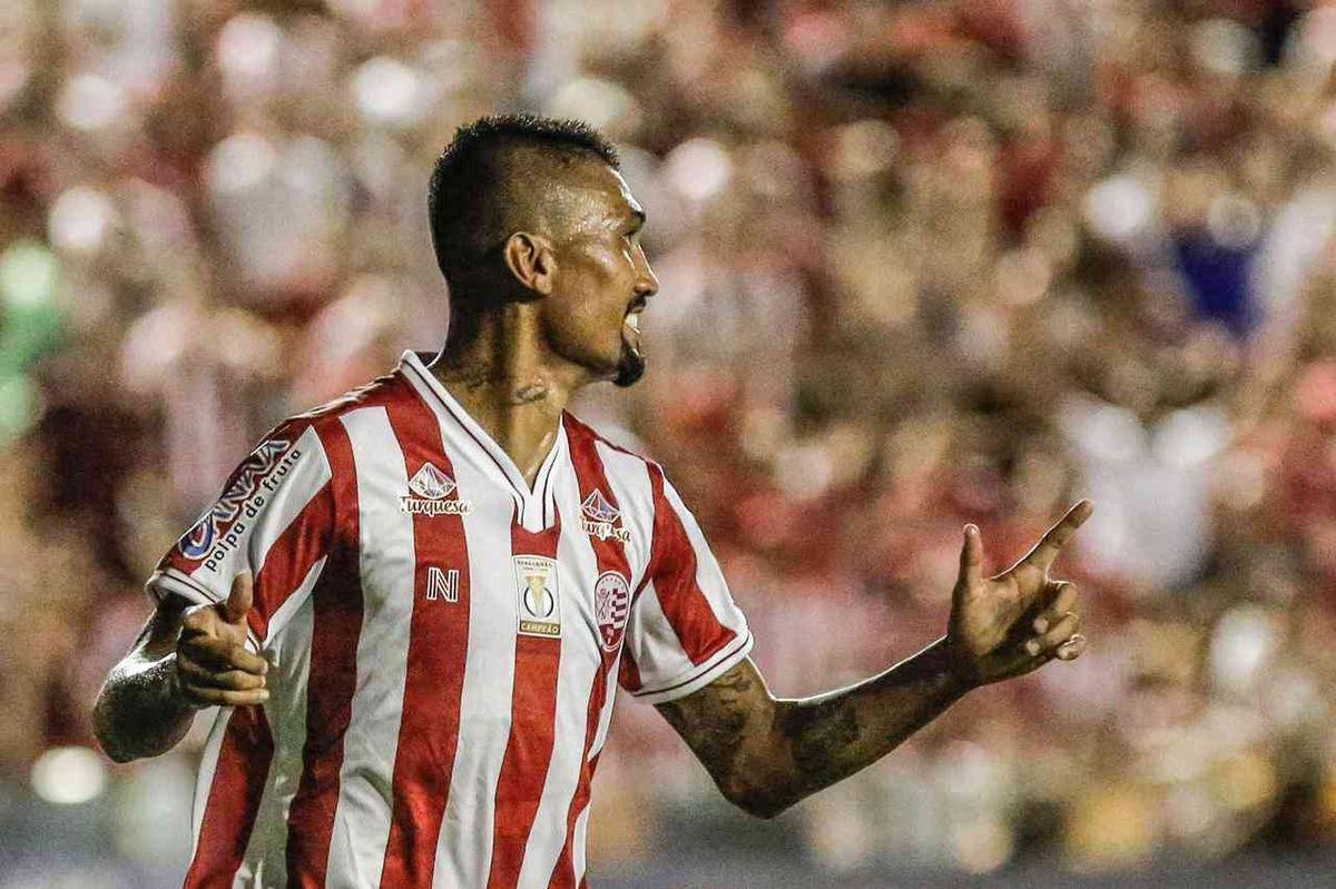 Com dois gols de Kieza, Náutico dá goleada na equipe do Decisão, da cidade de Bonito, por 4 a 0. O jogo foi válido pelo Pernambucano. Com o resultado, o Timbu assumiu a liderança do estadual