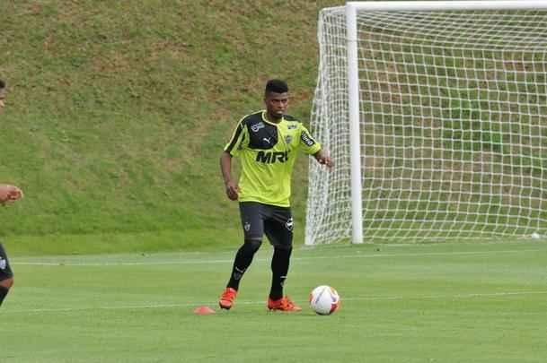 Na Cidade do Galo, atletas foram comandados por Diego Aguirre em primeiro treino do ano