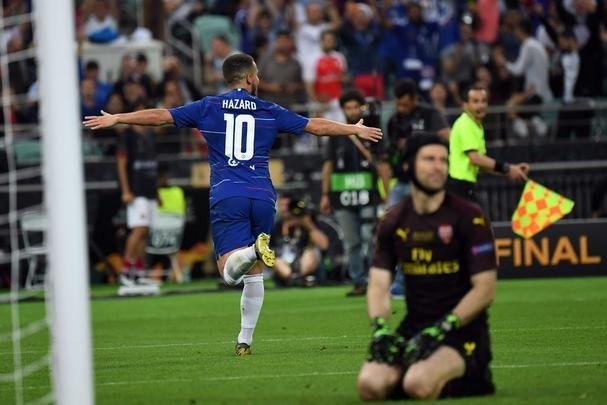 Com direito a um show de Hazard no segundo tempo, quando o craque belga marcou dois gols e ainda deu assistncia para Pedro balanar as redes, o Chelsea goleou o Arsenal por 4 a 1, nesta quarta-feira, no estdio Olmpico de Baku, no Azerbaijo, e conquistou o seu segundo ttulo da Liga Europa
