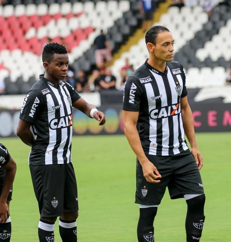 A dupla Cazares e Ricardo Oliveira vem mostrando bom entrosamento no Atltico, principalmente em 2019. O centroavante  o artilheiro do Galo na Libertadores com quatro gols, dois deles com assistncias do camisa 10. Alm de servir o companheiro, Cazares marcou um gol