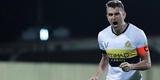 Bruno Uvini, 29 anos, ex-zagueiro de Napoli e S�o Paulo, rescindiu seu contrato com o Al Ittihad no fim de outubro e est� sem clube.