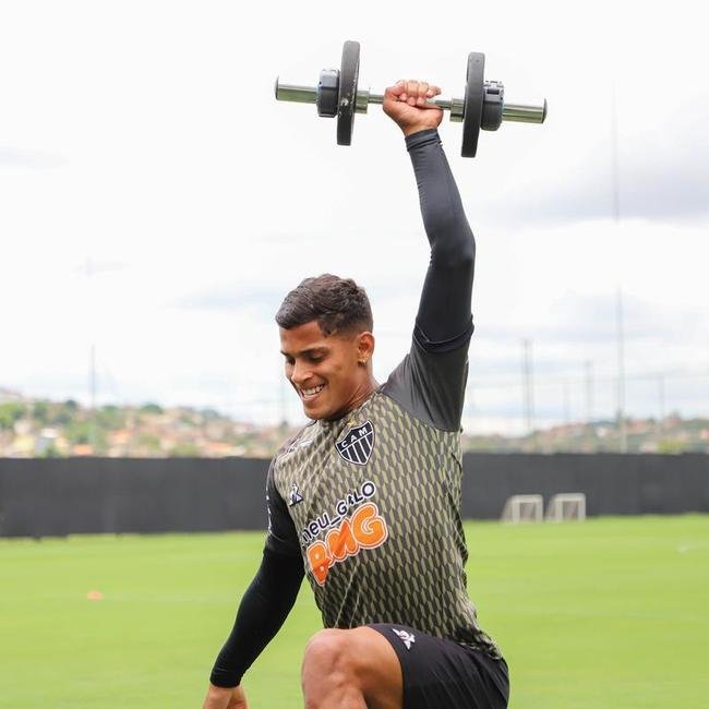 MAILTON - Destaque do Operrio Ferrovirio em 2019, lateral-direito foi contratado por R$ 1,4 milho.