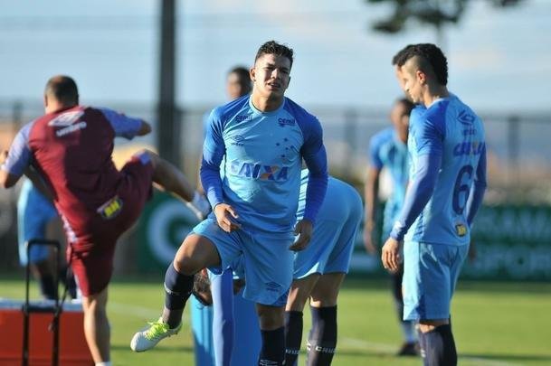 Mano Menezes conta com todo elenco do Cruzeiro para enfrentar La U, quinta, no Mineiro, pela Copa Libertadores. Exceo  atacante Fred, que se recupera de cirurgia no joelho direito
