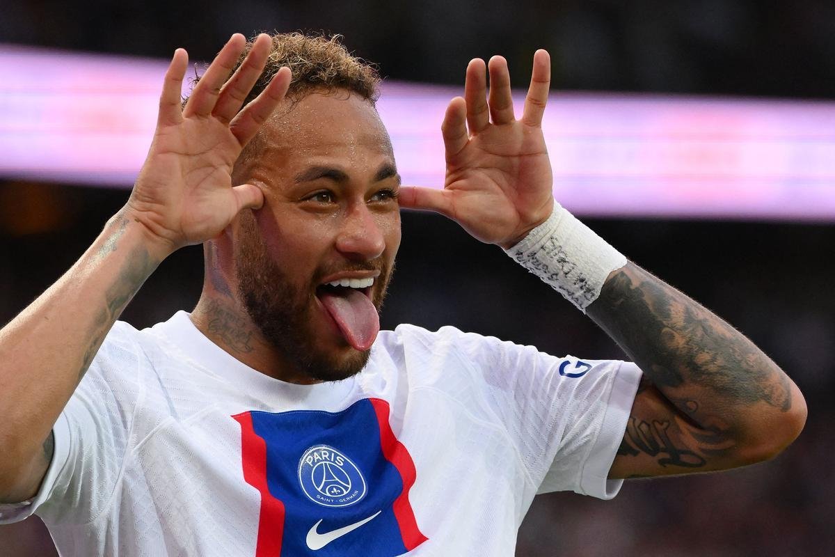 16 Neymar (jogador do PSG e da Seleo Brasileira)