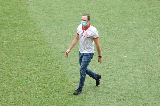 Edu empatou o jogo para o Cruzeiro diante do Villa Nova, no Independncia, pela oitava rodada do Campeonato Mineiro