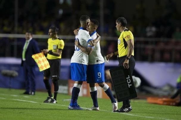 Seleção venceu com dois gols de Coutinho e um de Everton Cebolinha