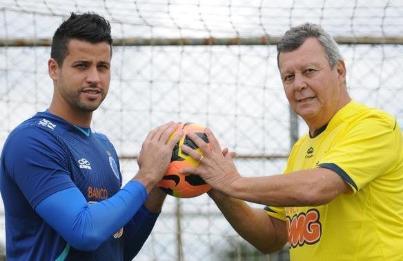 Com 499 jogos, Fbio est perto de alcanar marca de Raul, que disputou 549 partidas