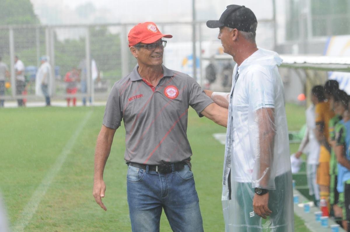 Fotos da vitria do Amrica sobre o Tombense, por 2 a 1, no Independncia, pela stima rodada do Campeonato Mineiro. Triunfo coloca Coelho na liderana do Estadual