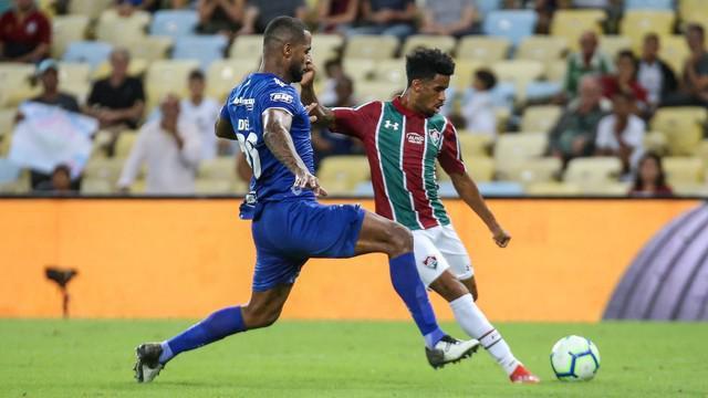 Recifense de origem, o atacante Ewandro foi o quarto reforço do Sport para disputar o ano de 2020. Ex-Fluminense, o jogador tem bastante rodagem no futebol. Revelado na base do São Paulo e emprestado ao Athletico Paranaense em 2015, Ewandro chegou a ser comprado pela Udinese por R$ 11 milhões, em 2016. Jogando no Tricolor carioca, fez apenas quatro jogos e não marcou gols.