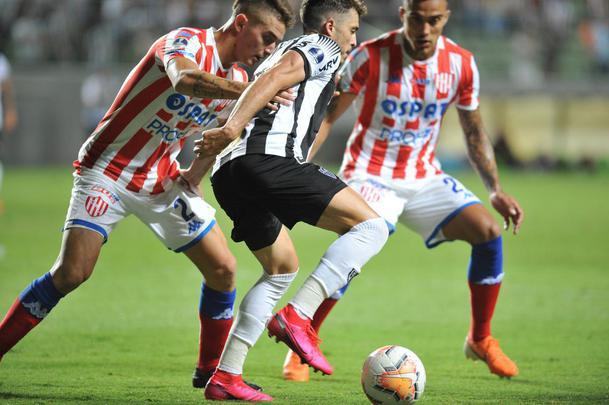 Atltico insistiu no segundo tempo, no conseguiu o terceiro gol e foi eliminado