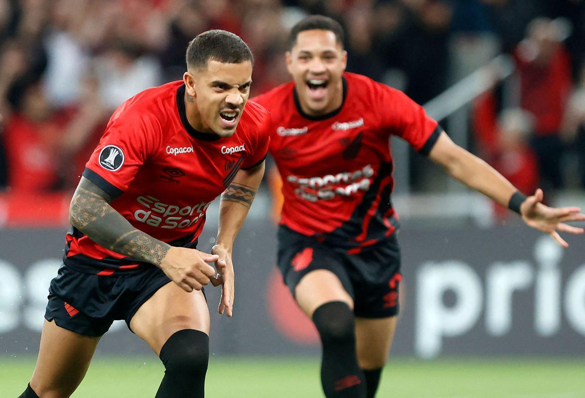 O Atltico visitou, na noite desta tera-feira (18/4), o Athletico-PR na Arena da Baixada, em Curitiba. A partida foi vlida pela 2 rodada do Grupo G da Copa Libertadores de 2023.