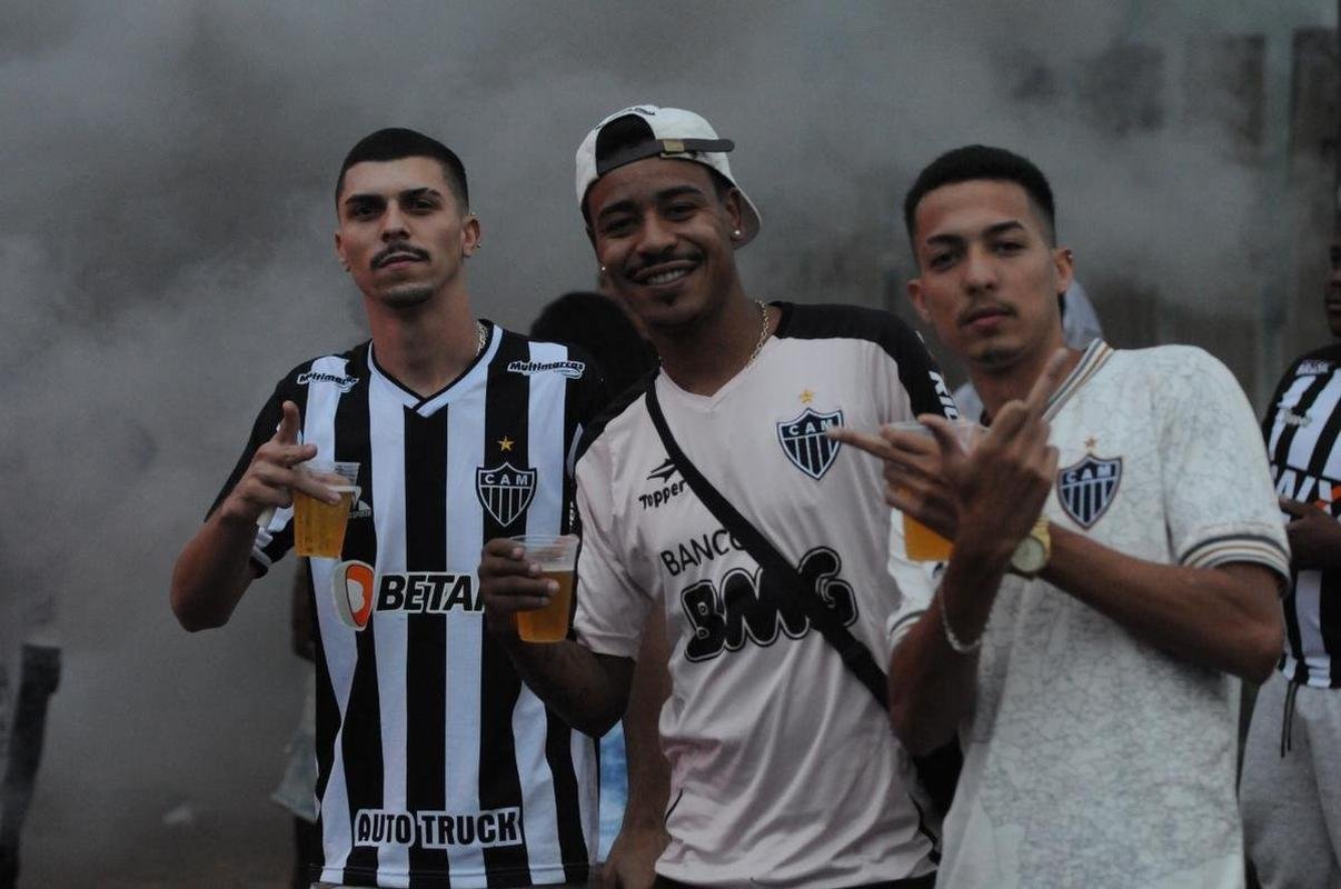 Fotos da torcida do Atltico na chegada ao Mineiro para a partida diante do Juventude pela 34 rodada do Brasileiro