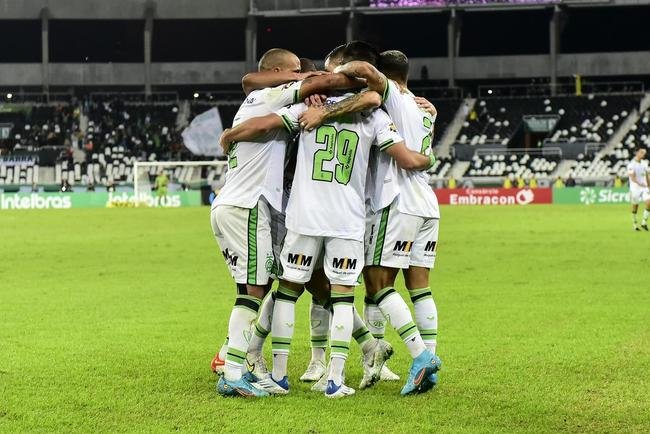 Fotos da partida entre Botafogo e Amrica, pelo duelo de volta das oitavas de final da Copa do Brasil. Jogo foi realizado nesta quinta-feira (14), no estdio Nilton Santos, na cidade do Rio de Janeiro.