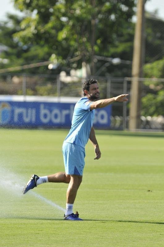 Treino do Cruzeiro nesta segunda marcou o batismo do colombiano Luis Orejuela, reforo para 2019