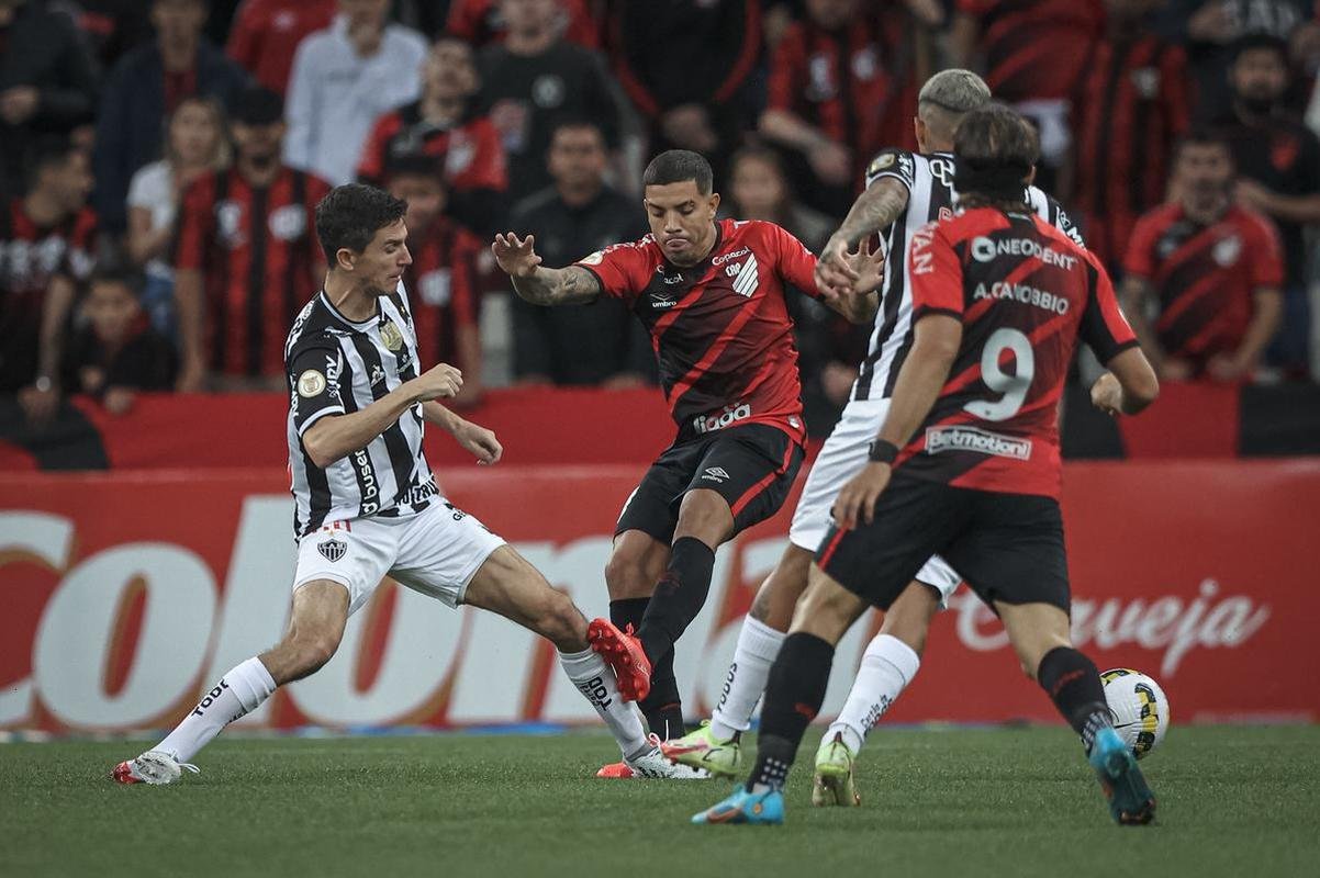Neste domingo (17), o Atlético enfrentou, em Curitiba, o Athletico-PR pela 2ª rodada da Série A do Campeonato Brasileiro. A partida foi realizada na Arena da Baixada.