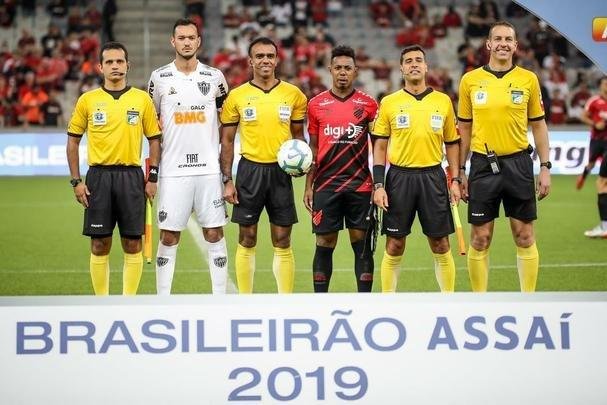 Galo perdeu muitas chances e acabou derrotado pelo xar paranaense