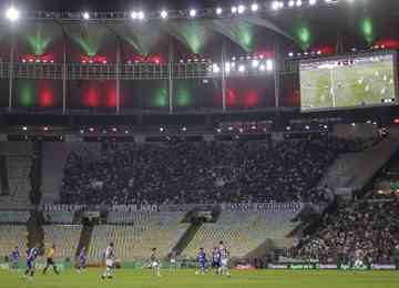 Cruzeiro foi batido pelo Fluminense por 2 a 1 nesta quinta-feira. Mesmo assim, os cruzeirenses presentes no Maracanã cantaram ao final e apoiaram o time